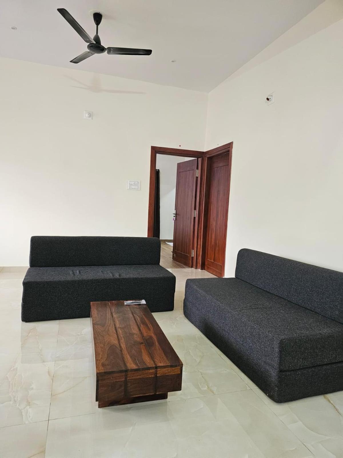 Bed and Breakfast The Nest Bhubaneswar Esterno foto
